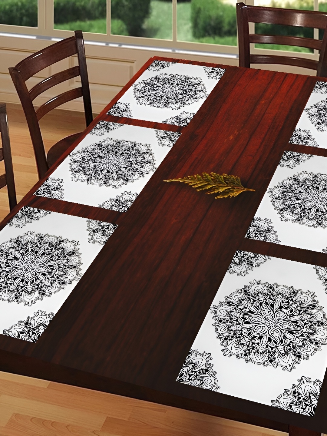 

REVEXO Black & White 6Pcs Floral Table Placemats