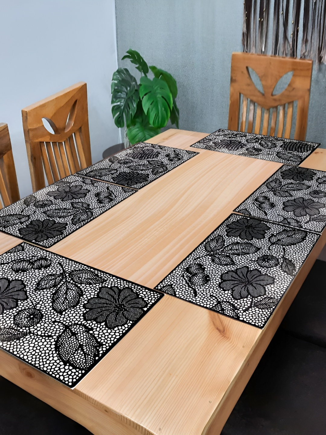 

REVEXO Black 6 Pieces Printed Table Placemats