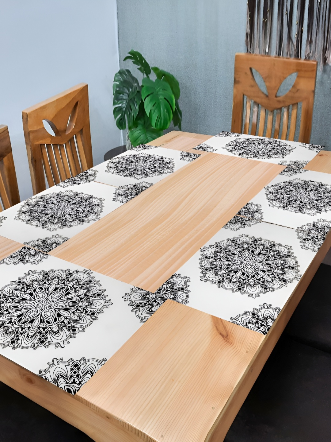 

REVEXO Black & White 6 Pieces Printed Table Placemats