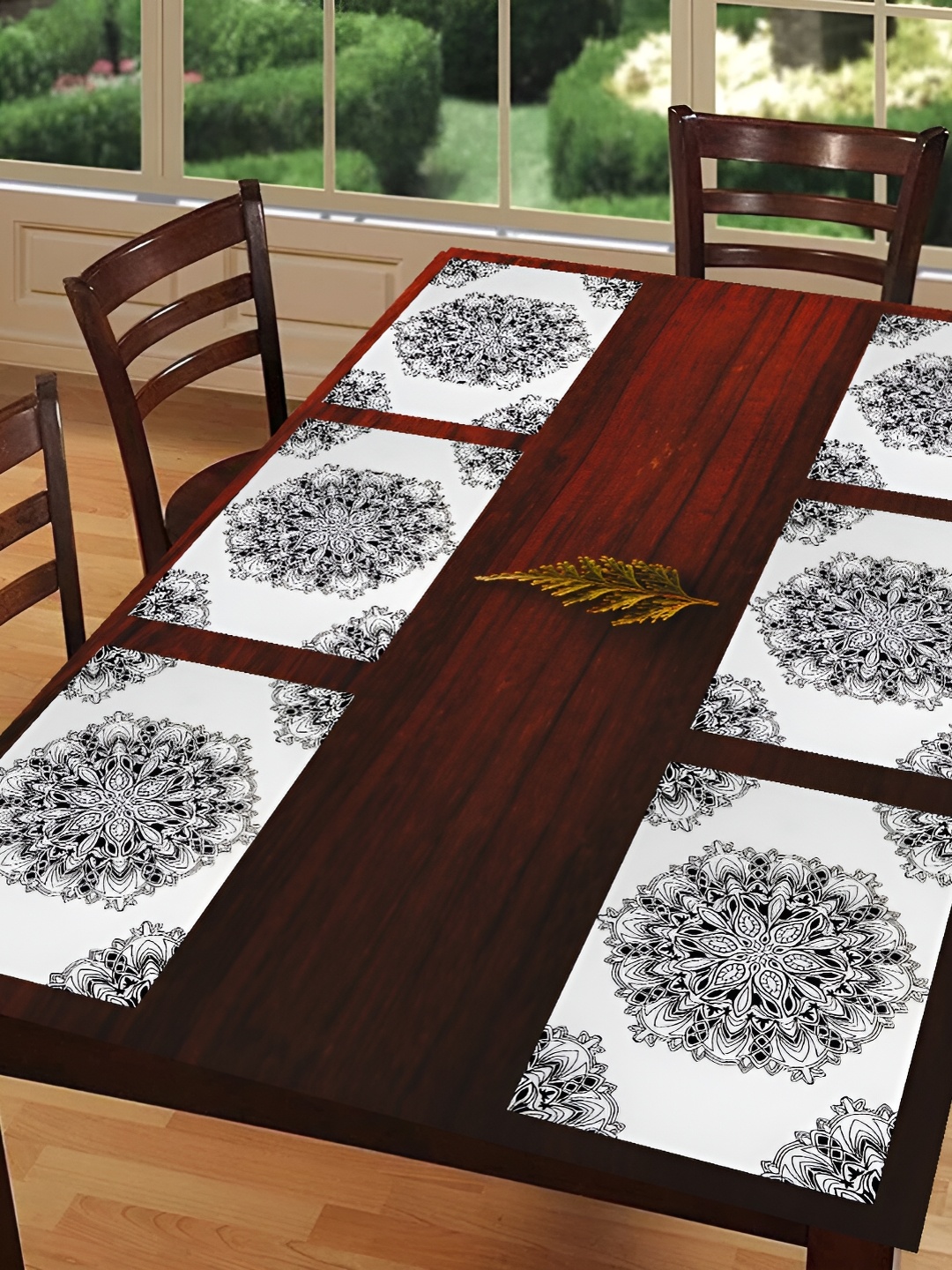 

REVEXO White & Black 6 Pieces Printed Rectangular Table Placemats