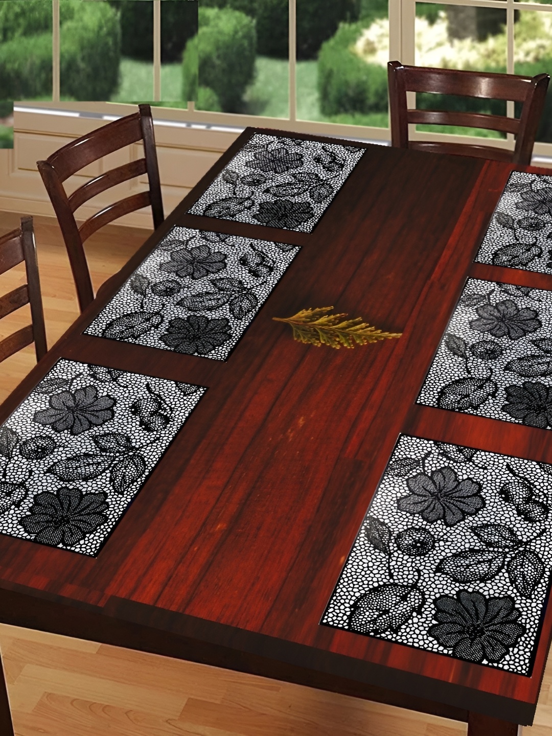 

REVEXO Black & White 6 Pieces Printed Anti-Slip Table Placemats