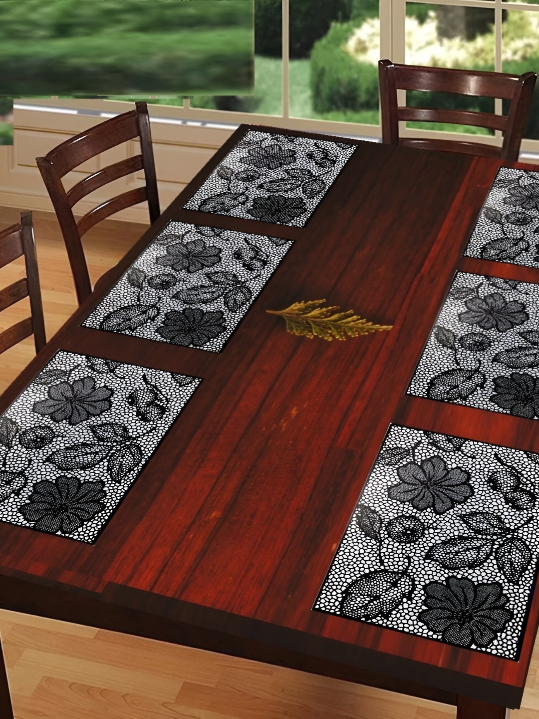 

REVEXO White & Black 6-pcs Printed Rectangular Table Placemats