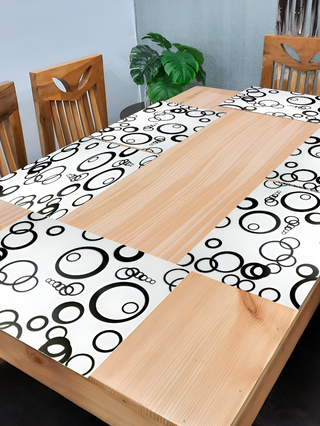 

REVEXO White & Black 6 Pcs Printed Anti-Slip Table Placemats