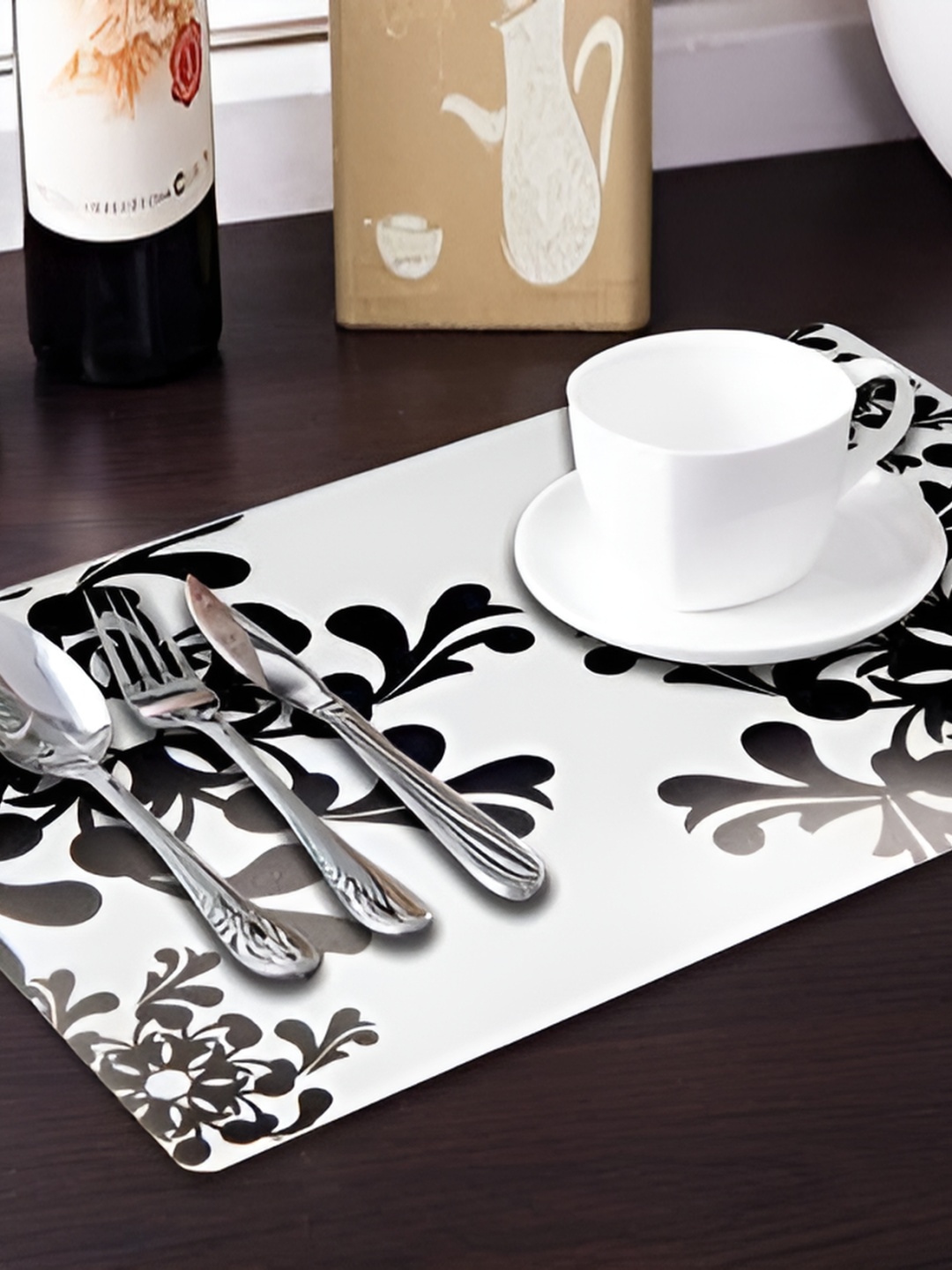 

REVEXO White & Black 6 Pieces Printed Anti-Slip Table Placemats