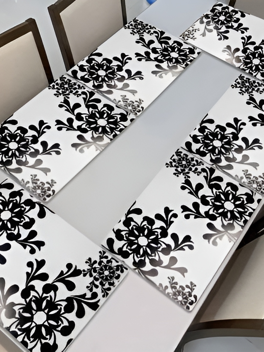 

REVEXO White & Black 6 Pieces Printed Anti-Slip Table Placemats