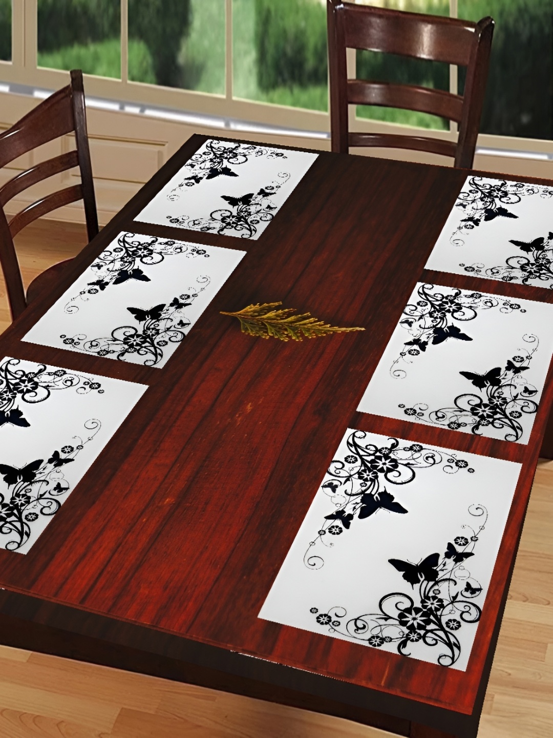 

REVEXO 6 Pieces White Printed Table Placemats