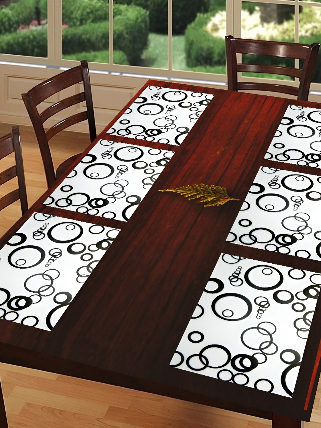 

REVEXO White 6 Pieces Printed Table Placemats