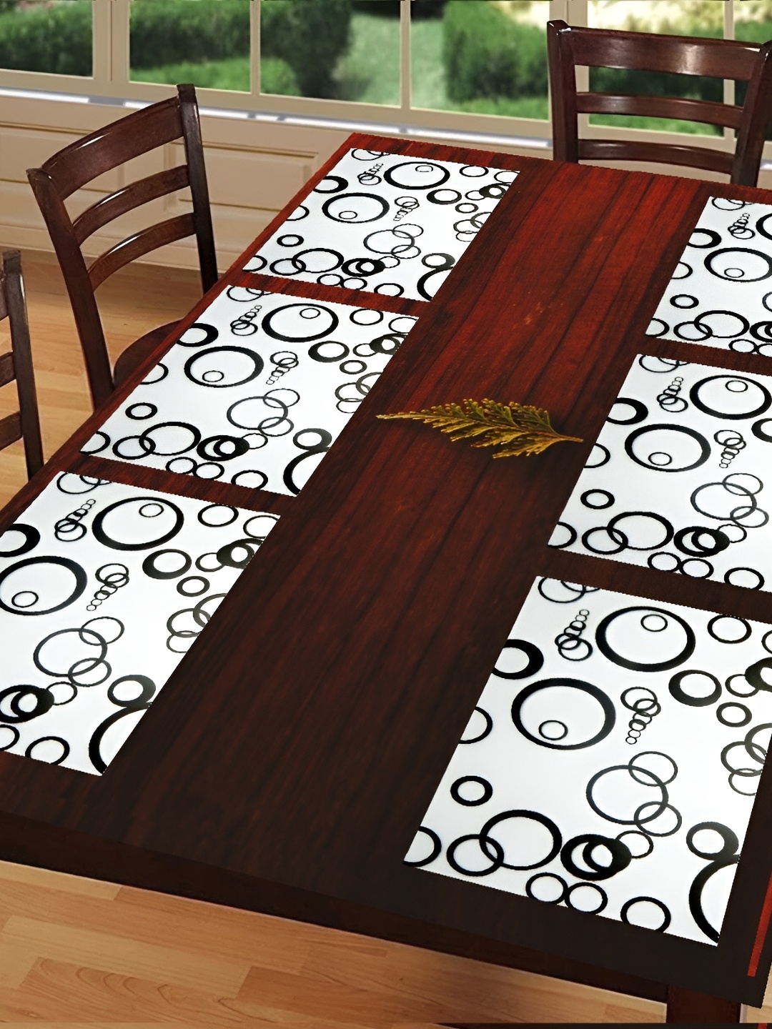 

REVEXO Black & White 6 Pieces Printed Anti-Slip Table Placemats