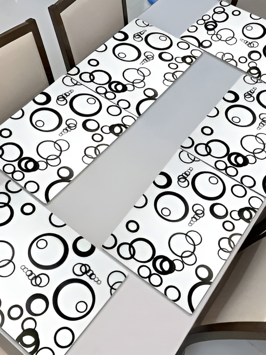

REVEXO White & Black 6 Pieces Printed Rectangular Table Placemats
