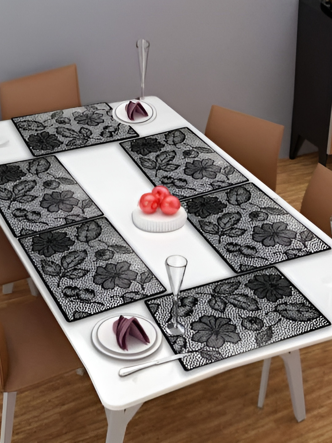

REVEXO Black & White 6 Pieces Printed Anti-Slip Table Placemats