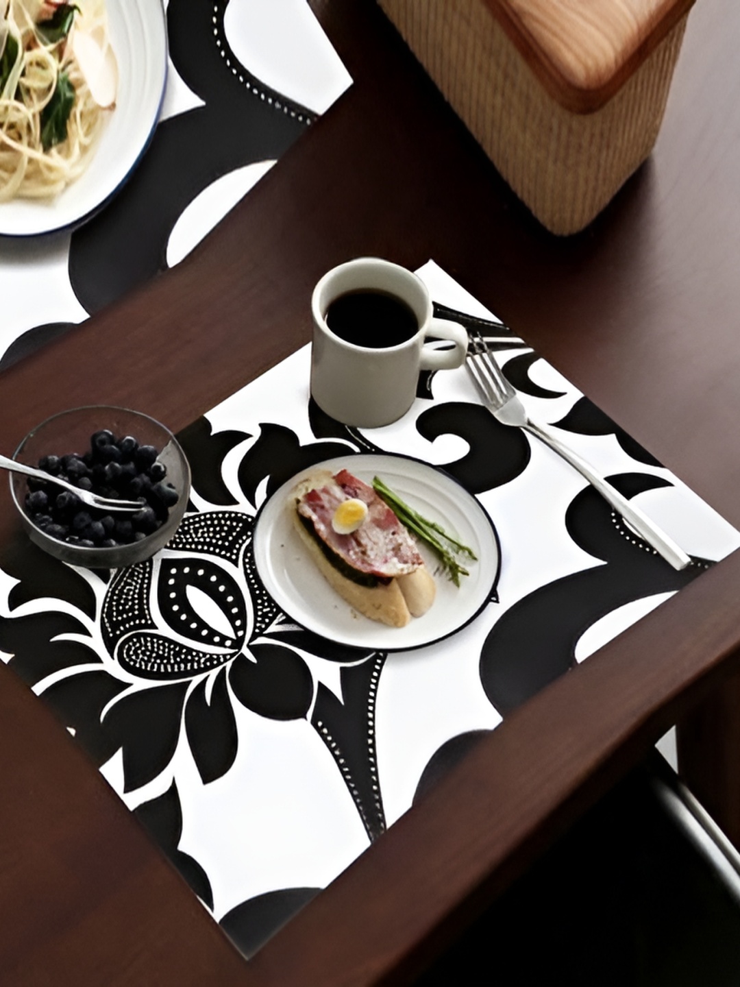 

REVEXO White & Black 6 Pieces Printed Rectangular Table Placemats