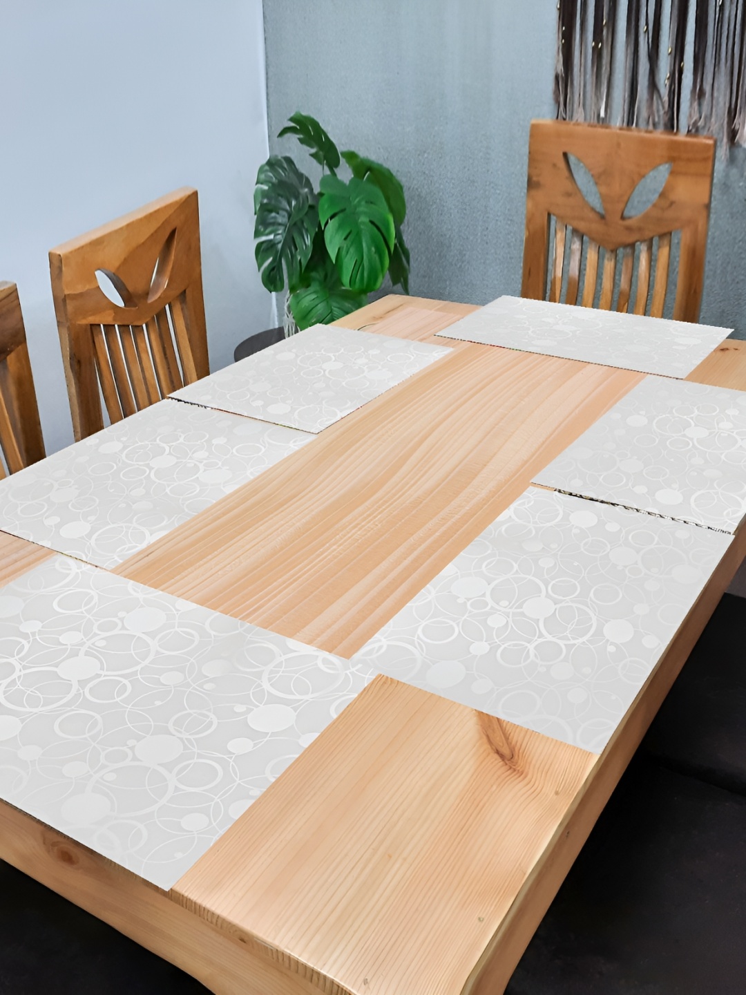 

REVEXO White 6 Pieces Printed Anti-Slip Table Placemats
