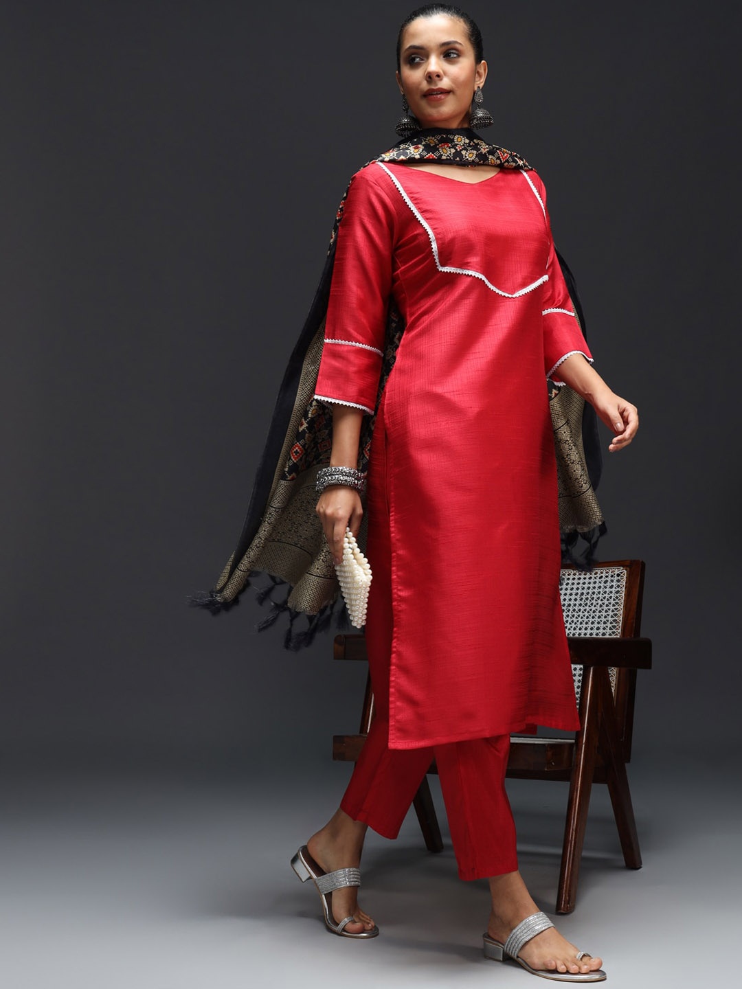 

VredeVogel Regular Kurta With Trousers & Dupatta, Red