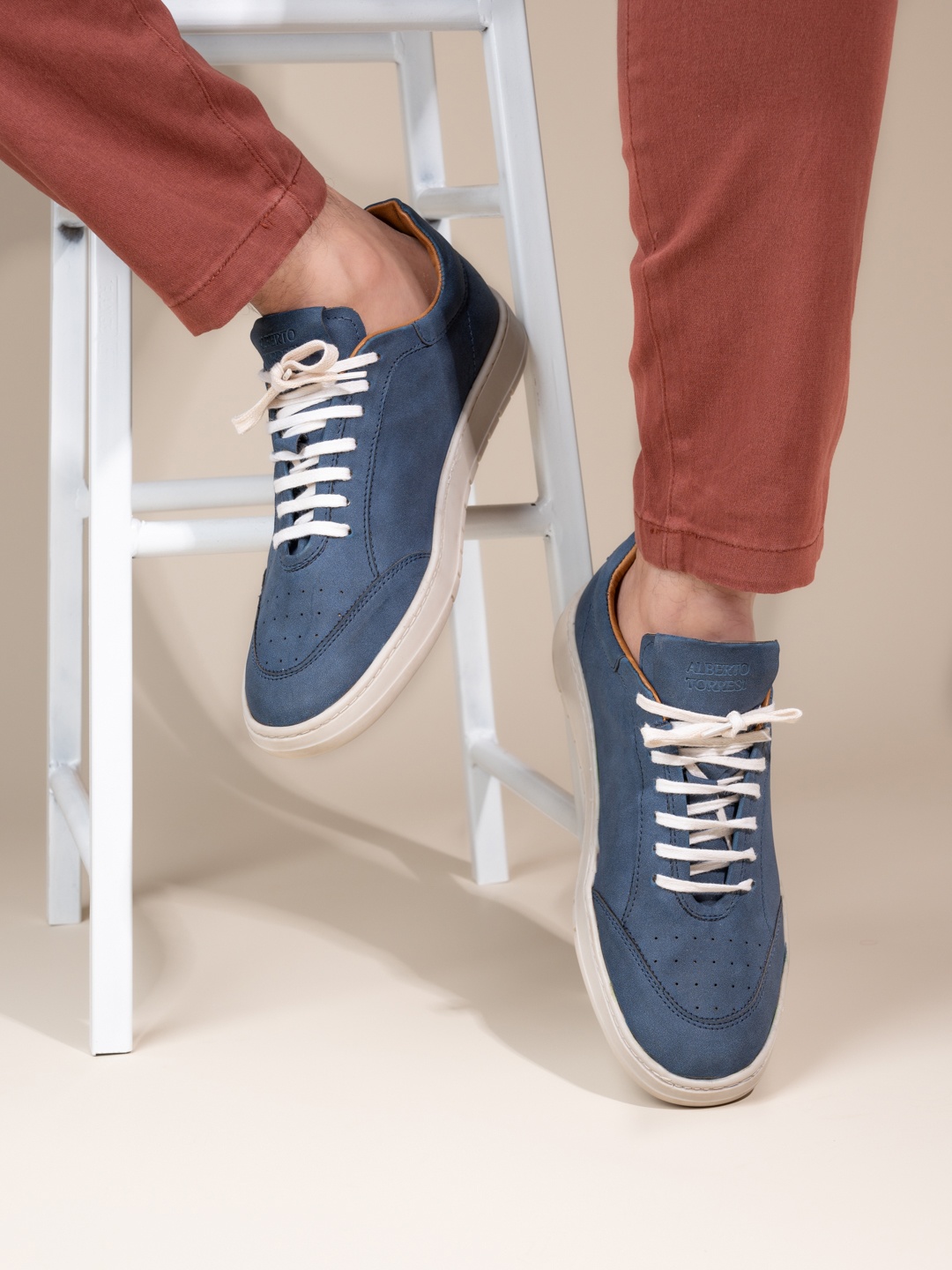 

Alberto Torresi Men Contrast Sole Lightweight Sneakers, Blue