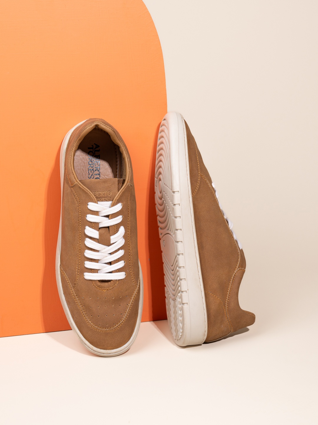 

Alberto Torresi Men Lightweight Contrast Sole Sneakers, Rust