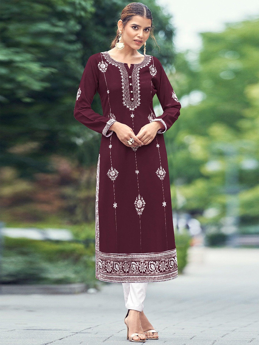 

Peachmode Embroidered Straight Kurta, Purple