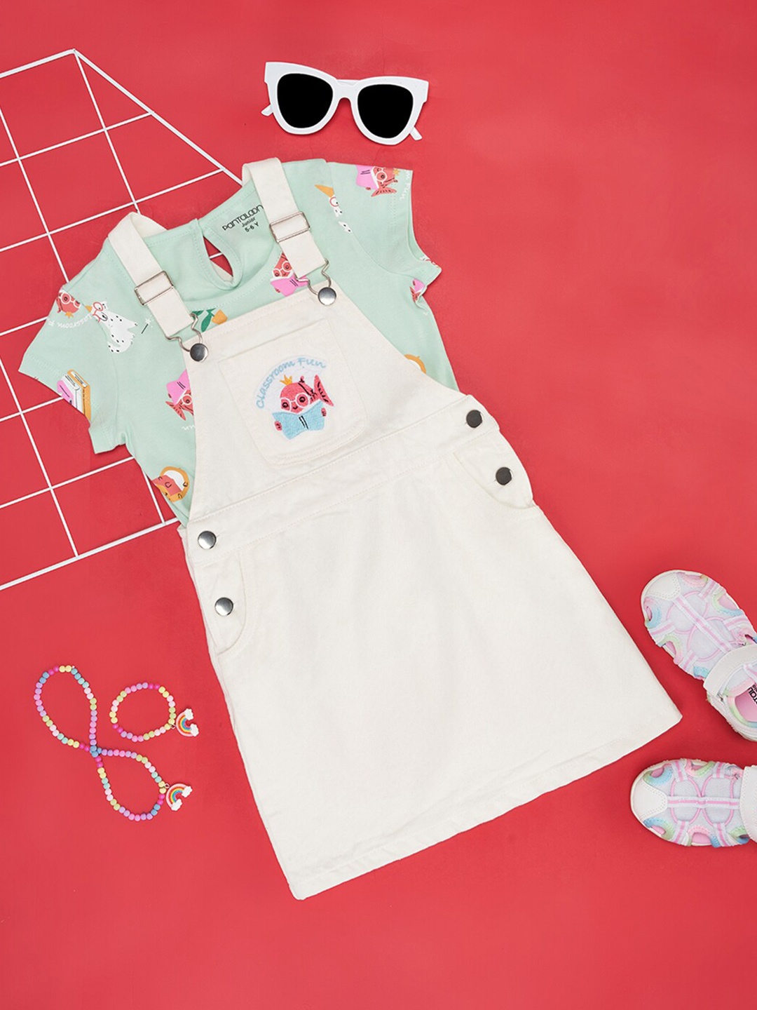 

Pantaloons Junior Girls Printed Cotton Dungaree With Top, White