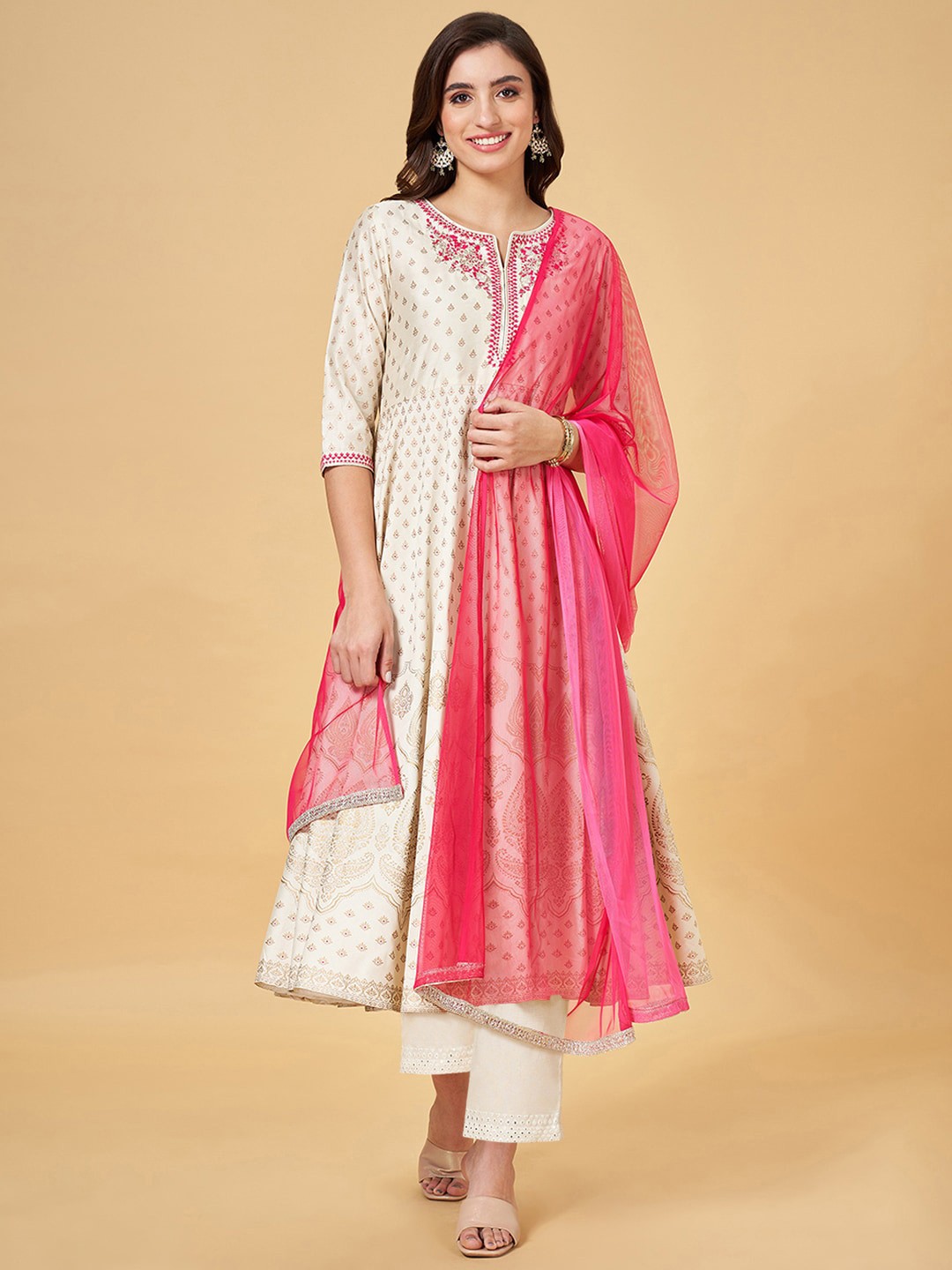 

RANGMANCH BY PANTALOONS Floral Printed Thread Work Anarkali Kurta With Trousers & Dupatta, Off white