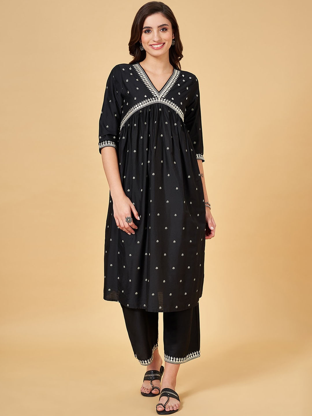 

RANGMANCH BY PANTALOONS Floral Embroidered Empire Mirror Work Kurta with Trousers, Black