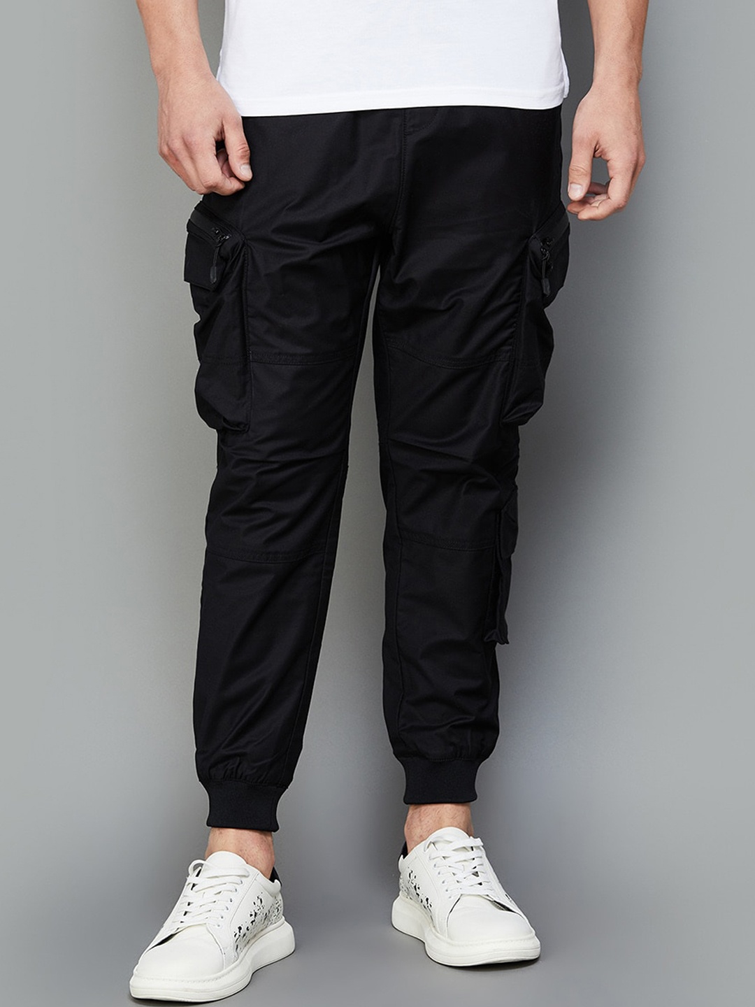 

Bossini Men Mid-Rise Button Plain Flat-Front Cargos Trouser, Black