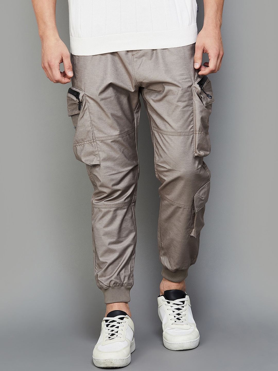 

Bossini Men Mid-Rise Button Plain Flat-Front Cargos Trouser, Khaki