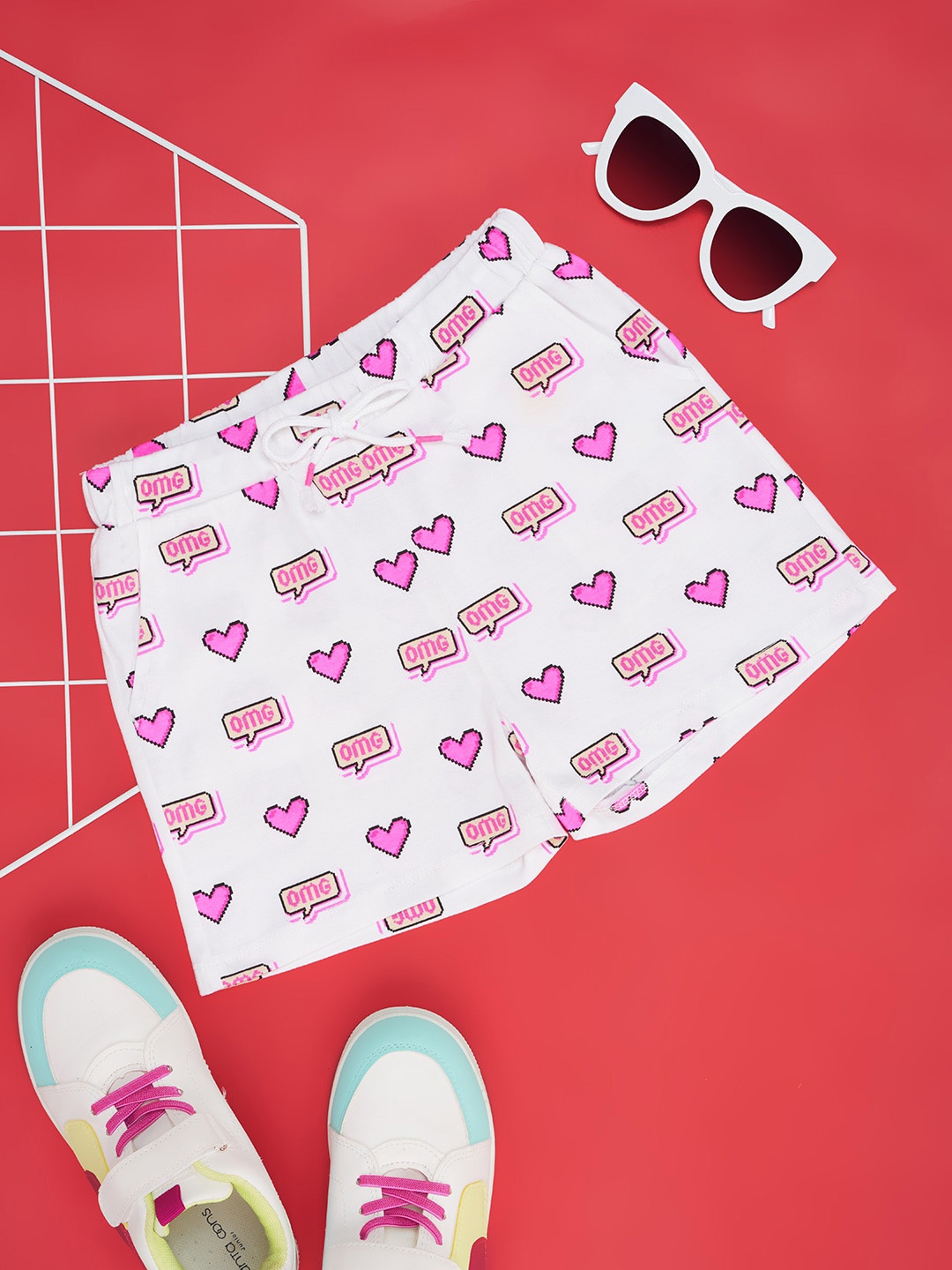 

Pantaloons Junior Girls Conversational Printed Cotton Shorts, White