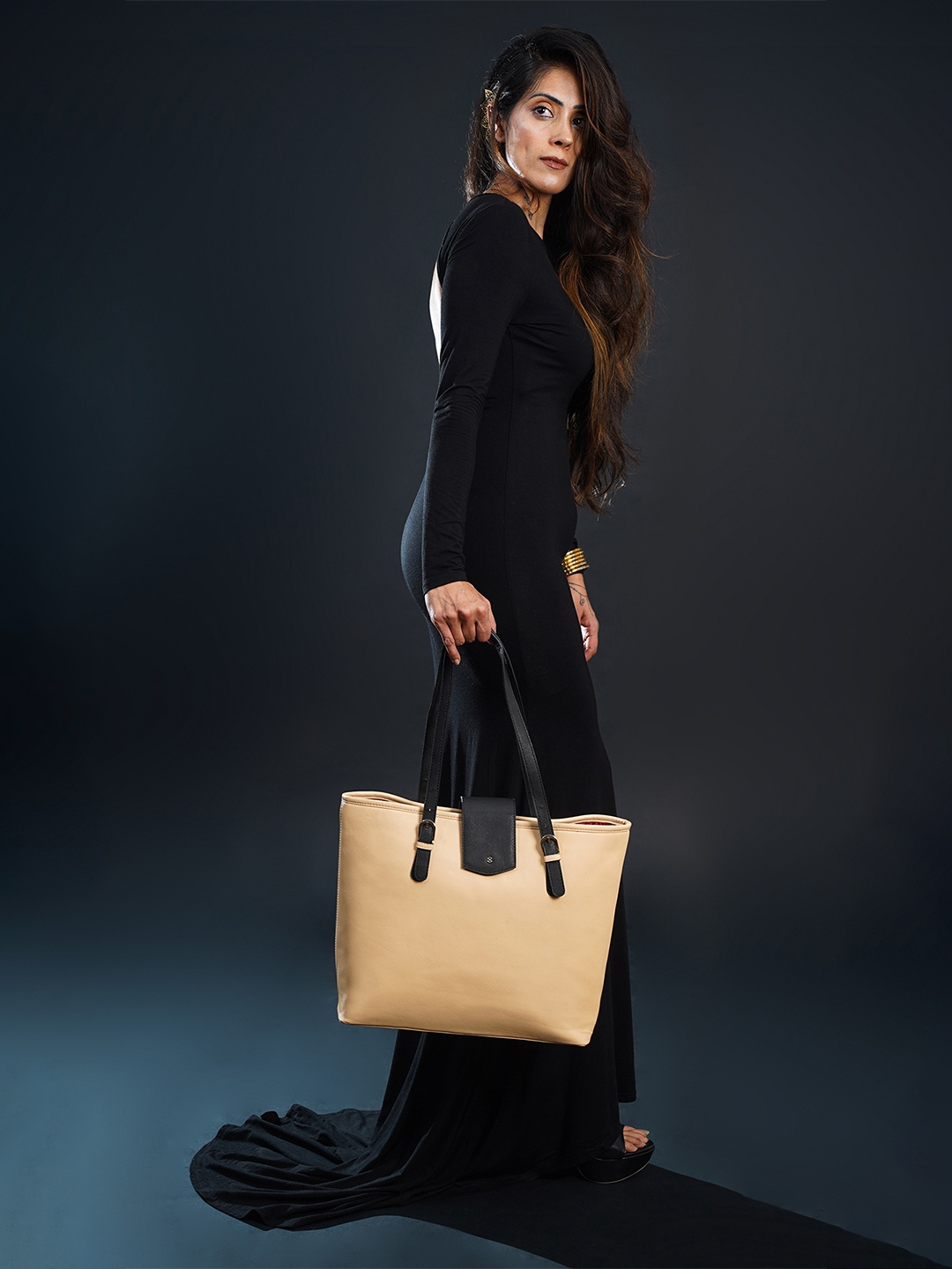 

HORRA Structured Oversized Tote Bag, Beige