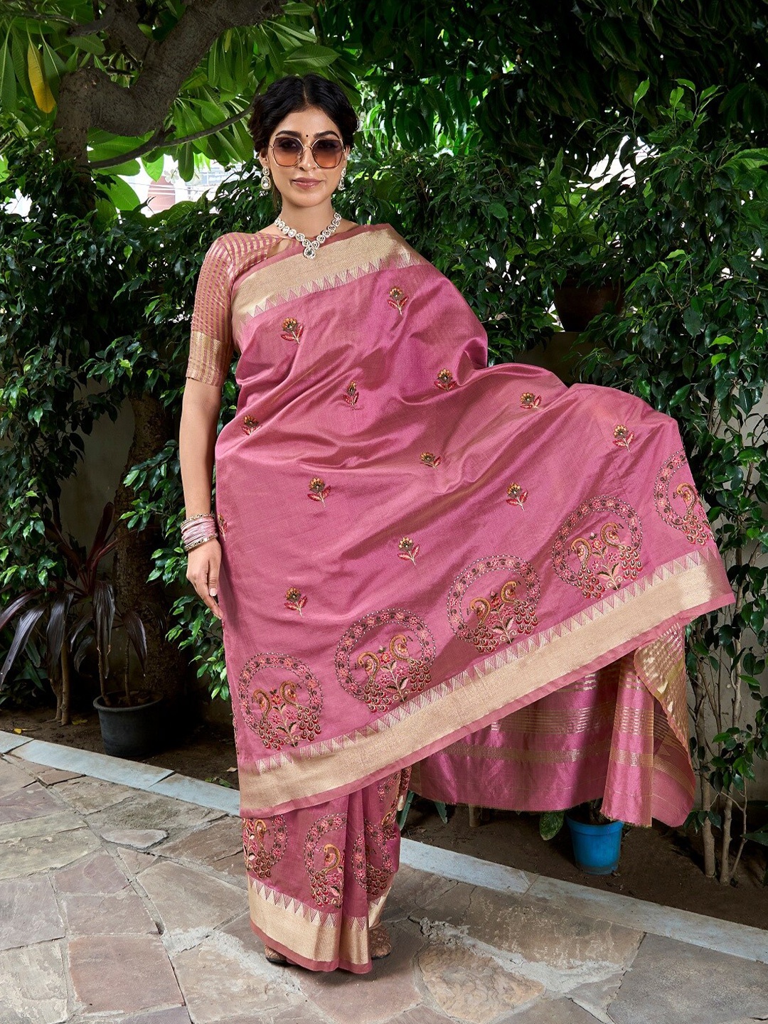

KALINI Ethnic Motifs Embroidered Zari Saree, Purple