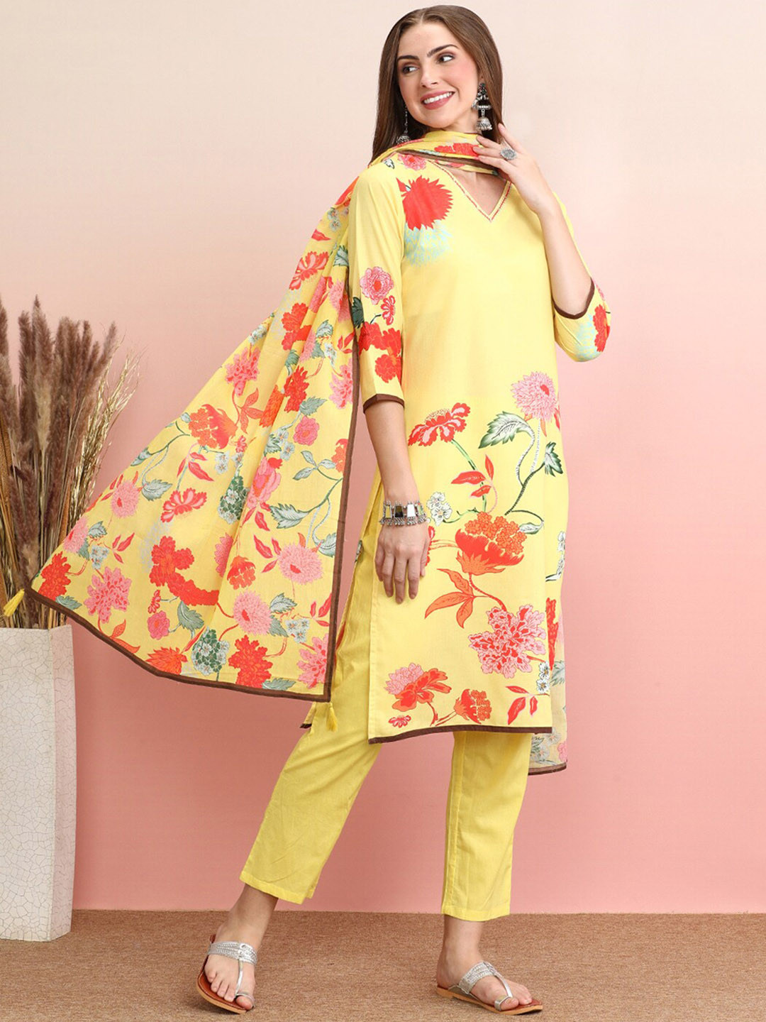 

Indo Era Floral Printed V-Neck Three-Quarter Sleeves Straight Kurta with Trousers, Green