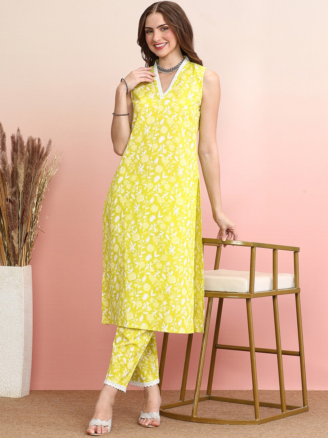 

Indo Era Floral Printed Regular Pure Cotton V-Neck Sleeveless Straight Kurta With Trouser, Green