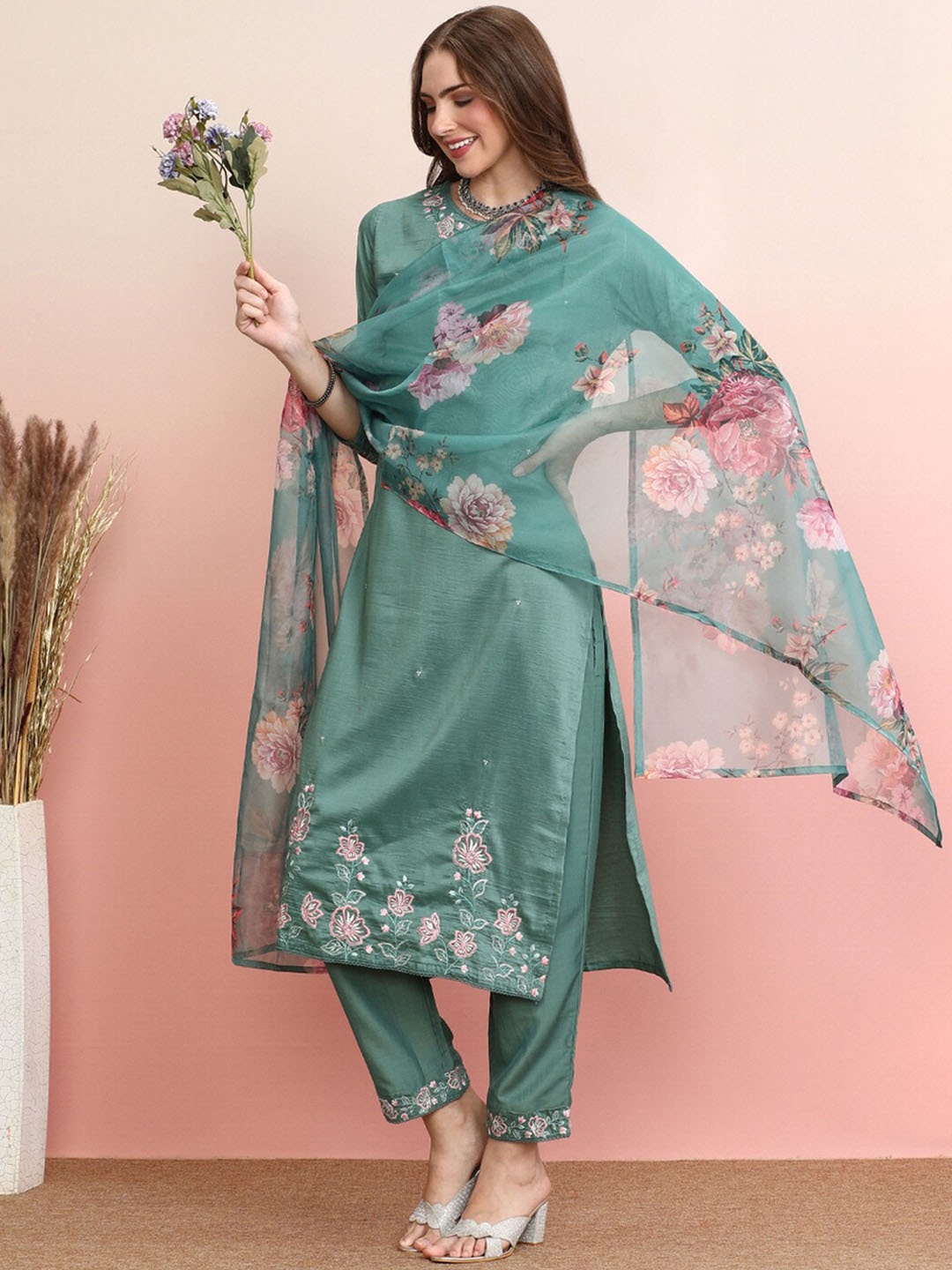 

Indo Era Floral Embroidered Regular Thread Work Kurta With Trousers & Dupatta, Green