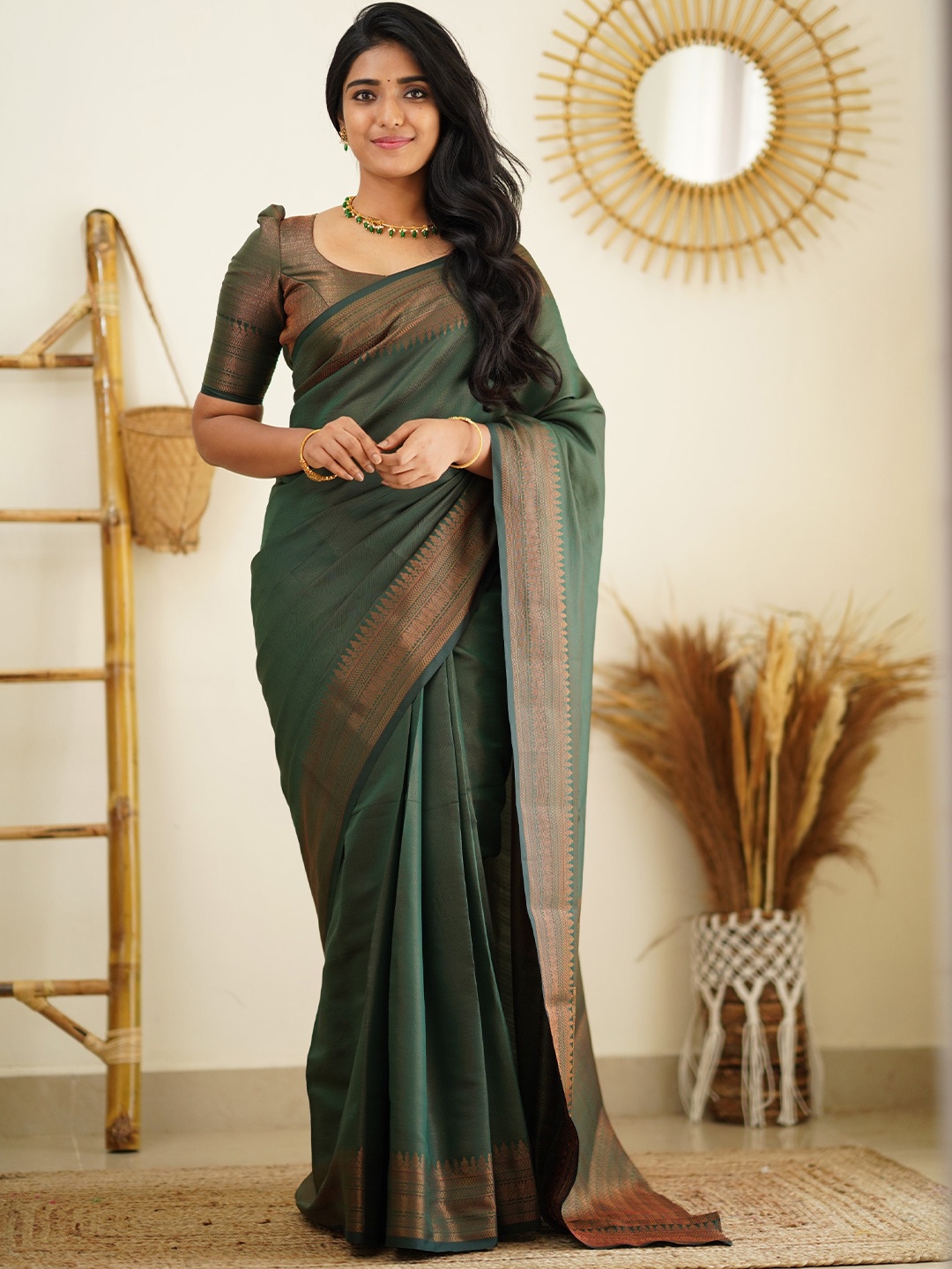 

Glorisa Ethnic Motifs Zari Pure Silk Kanjeevaram Saree, Green