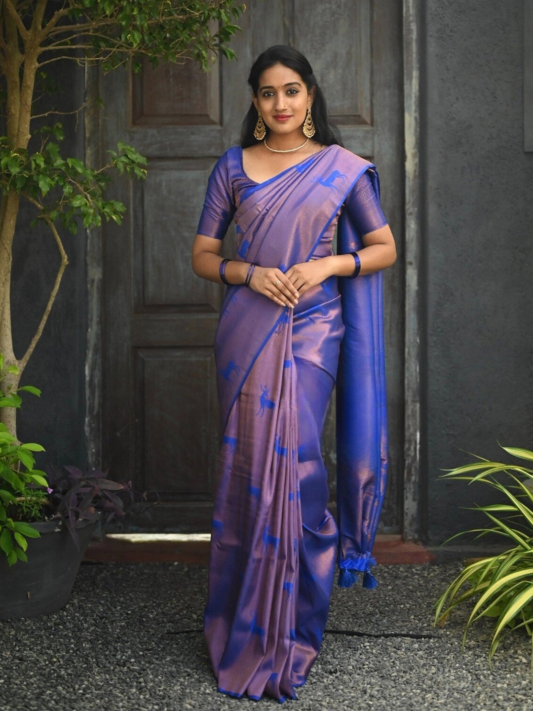 

Glorisa Woven Design Zari Pure Silk Paithani Saree, Blue