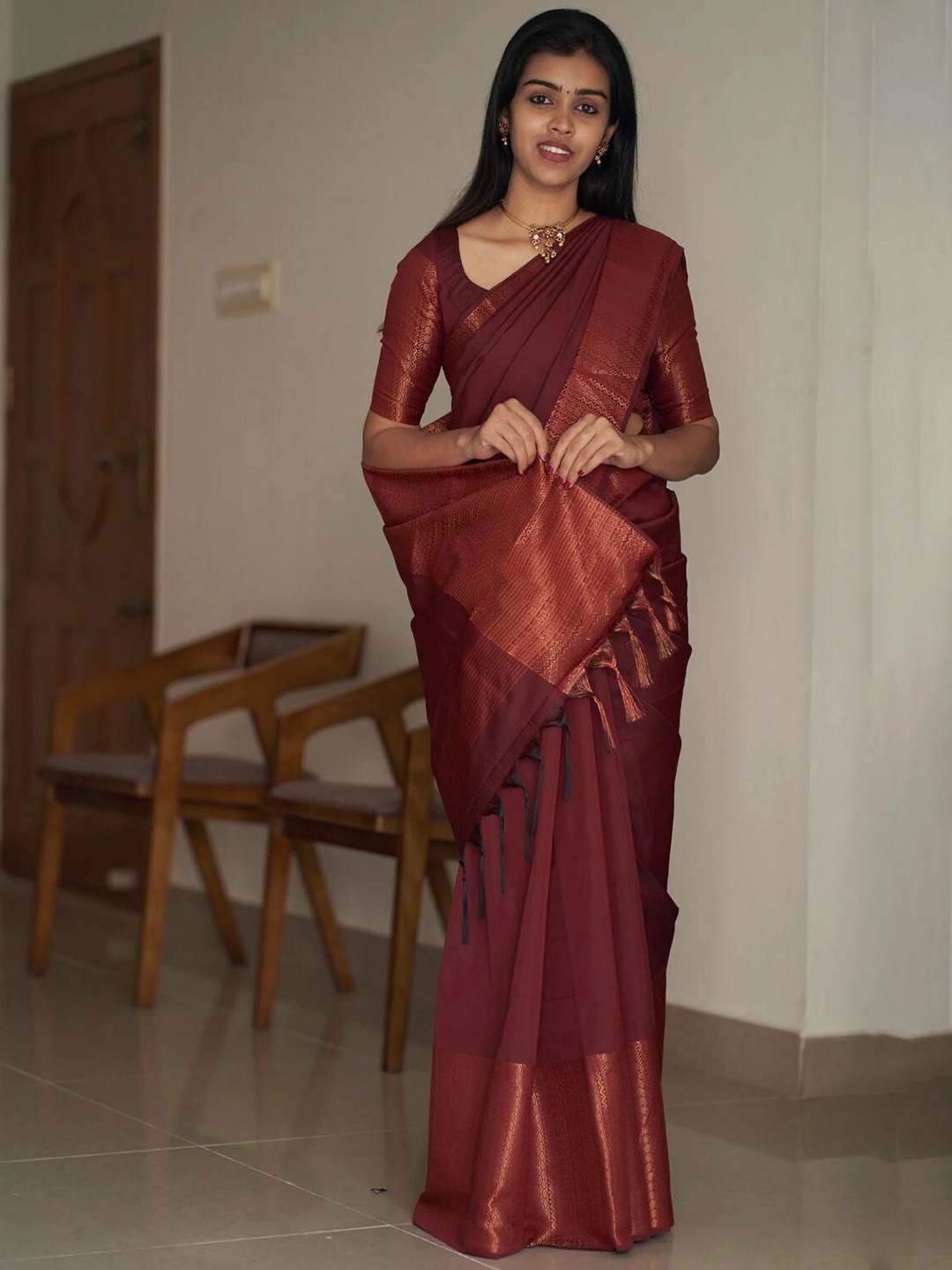 

Glorisa Woven Design Zari Pure Silk Kanjeevaram Saree, Gold