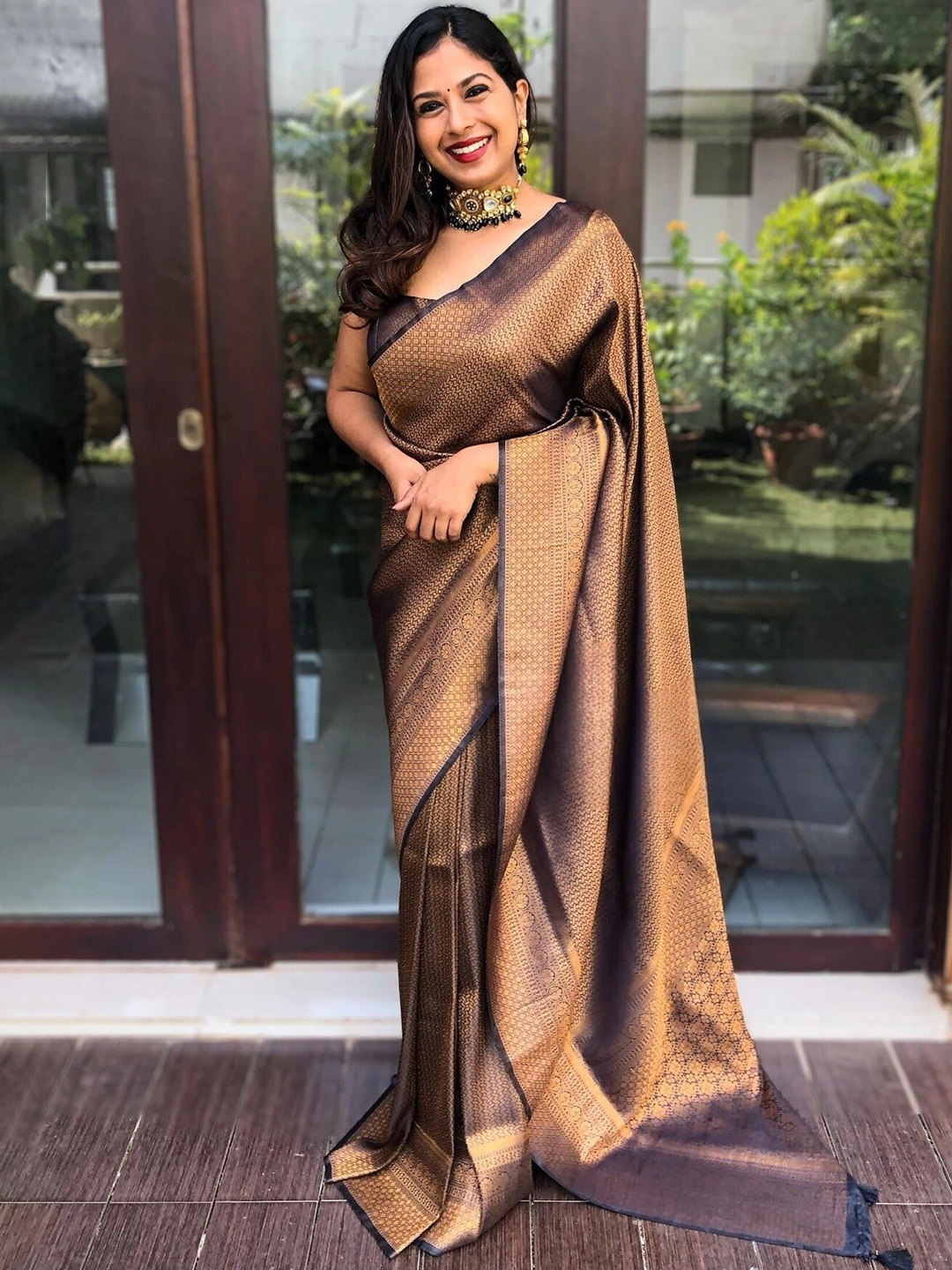 

Glorisa Floral Woven Design Zari Pure Silk Kanjeevaram Saree, Black