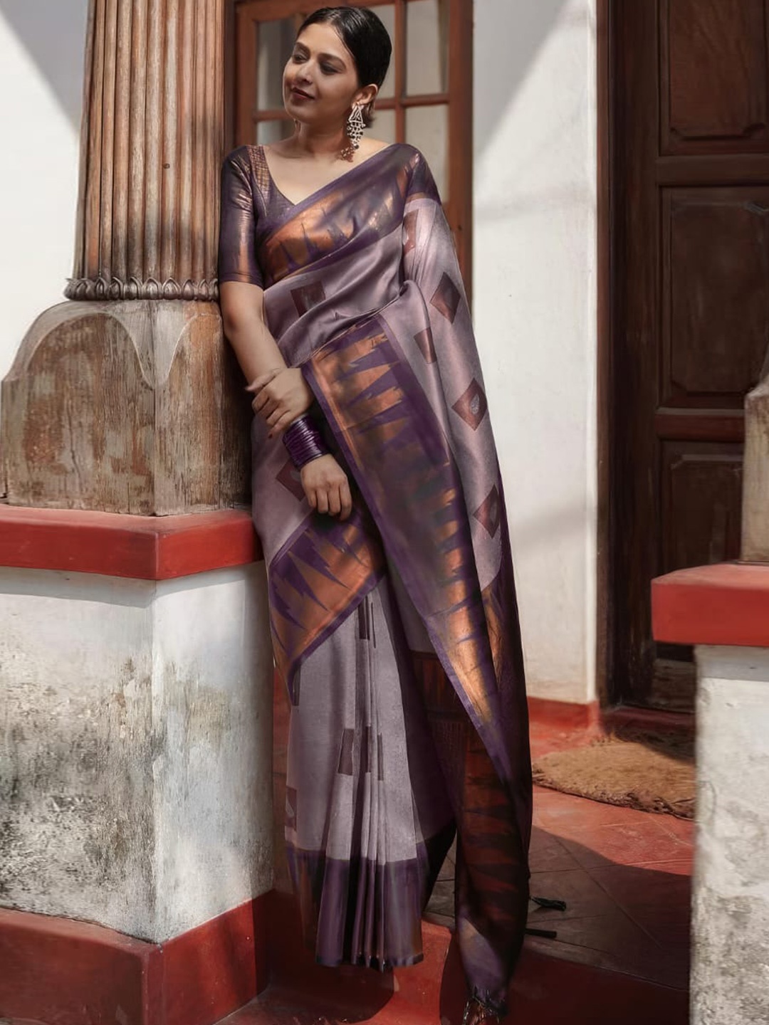 

Glorisa Ethnic Motifs Woven Design Zari Pure Silk Kanjeevaram Saree, Purple