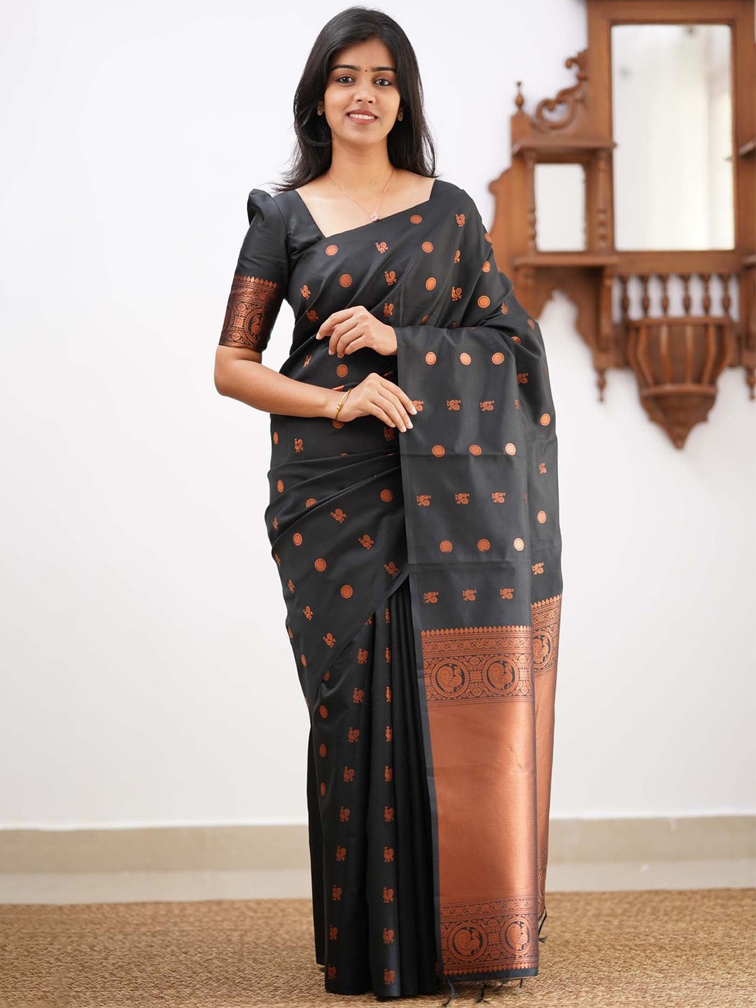 

Glorisa Woven Design Zari Pure Silk Paithani Saree, Green