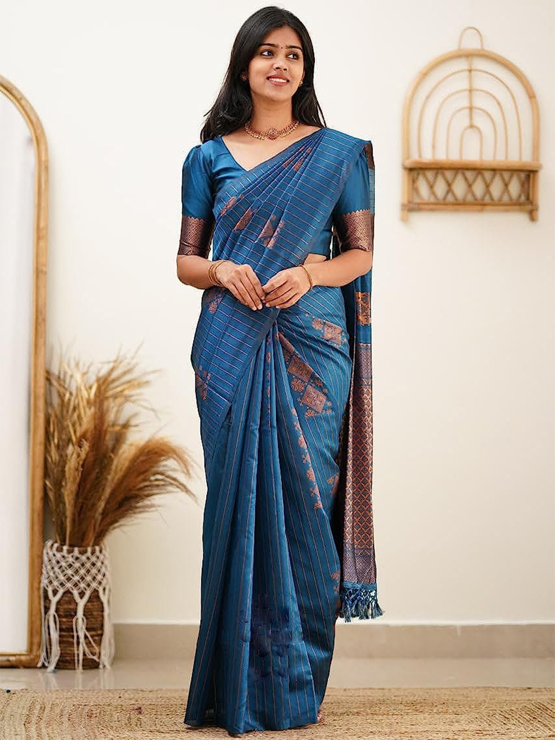 

Glorisa Ethnic Motifs Woven Design Zari Pure Silk Kanjeevaram Saree, Teal