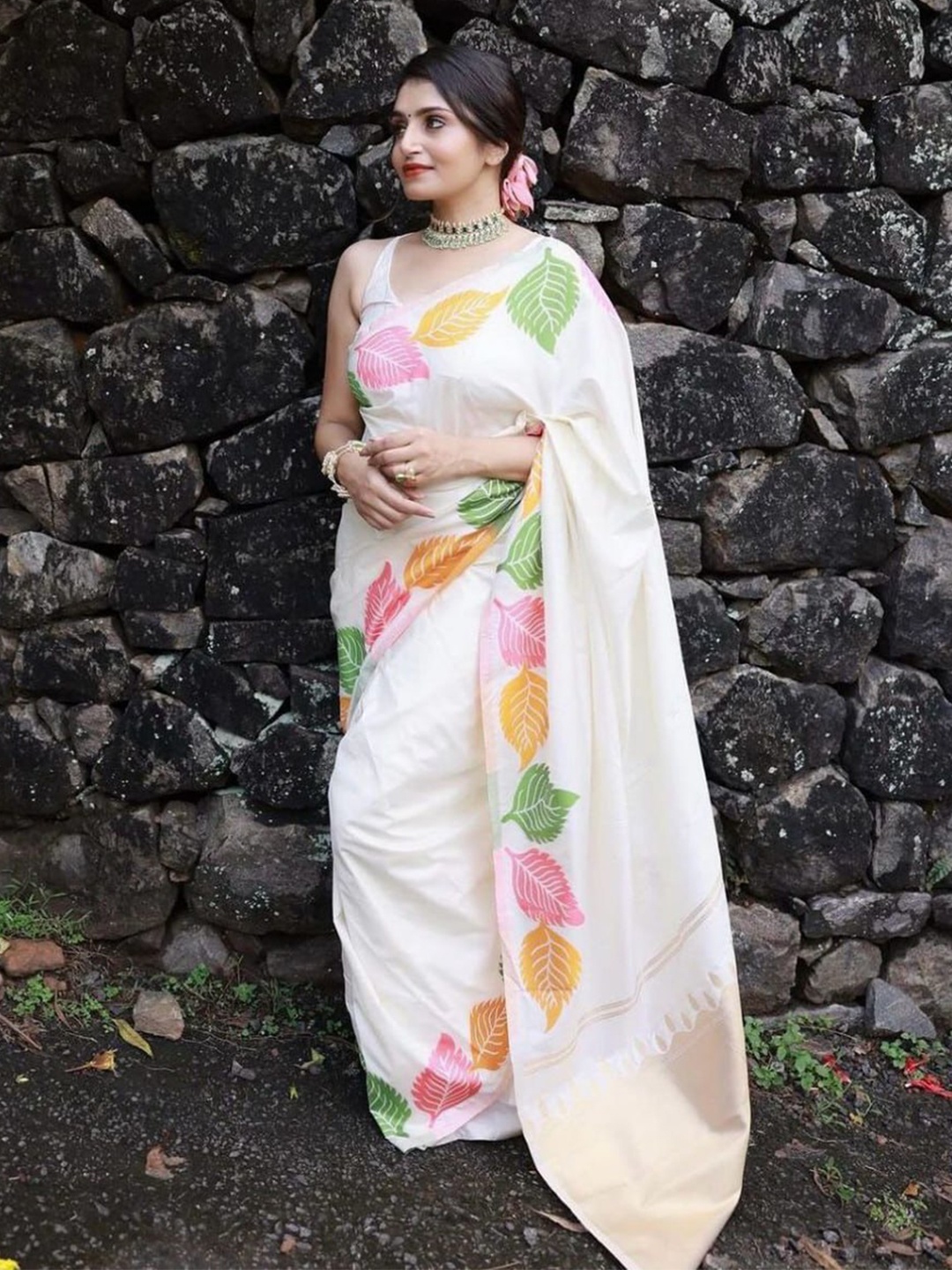 

Glorisa Floral Woven Design Pure Silk Kanjeevaram Saree, White