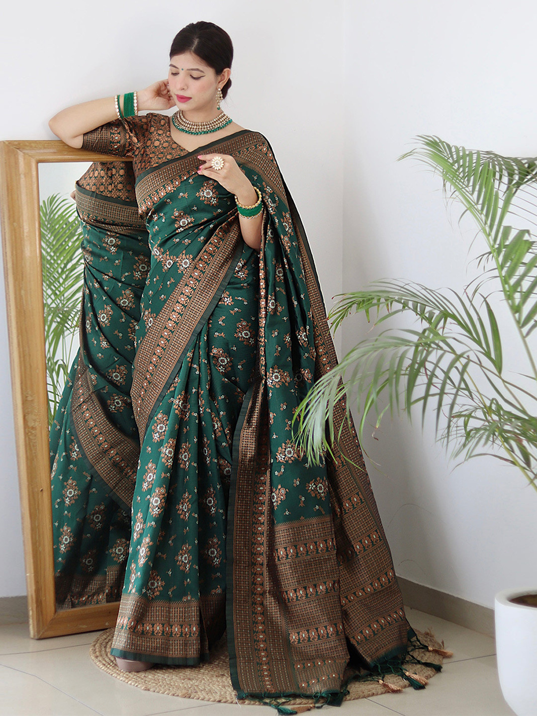 

Glorisa Ethnic Motifs Zari Pure Silk Tussar Saree, Green