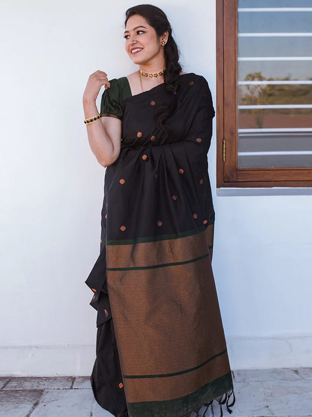 

Glorisa Ethnic Motifs Woven Design Zari Pure Silk Kanjeevaram Saree, Black