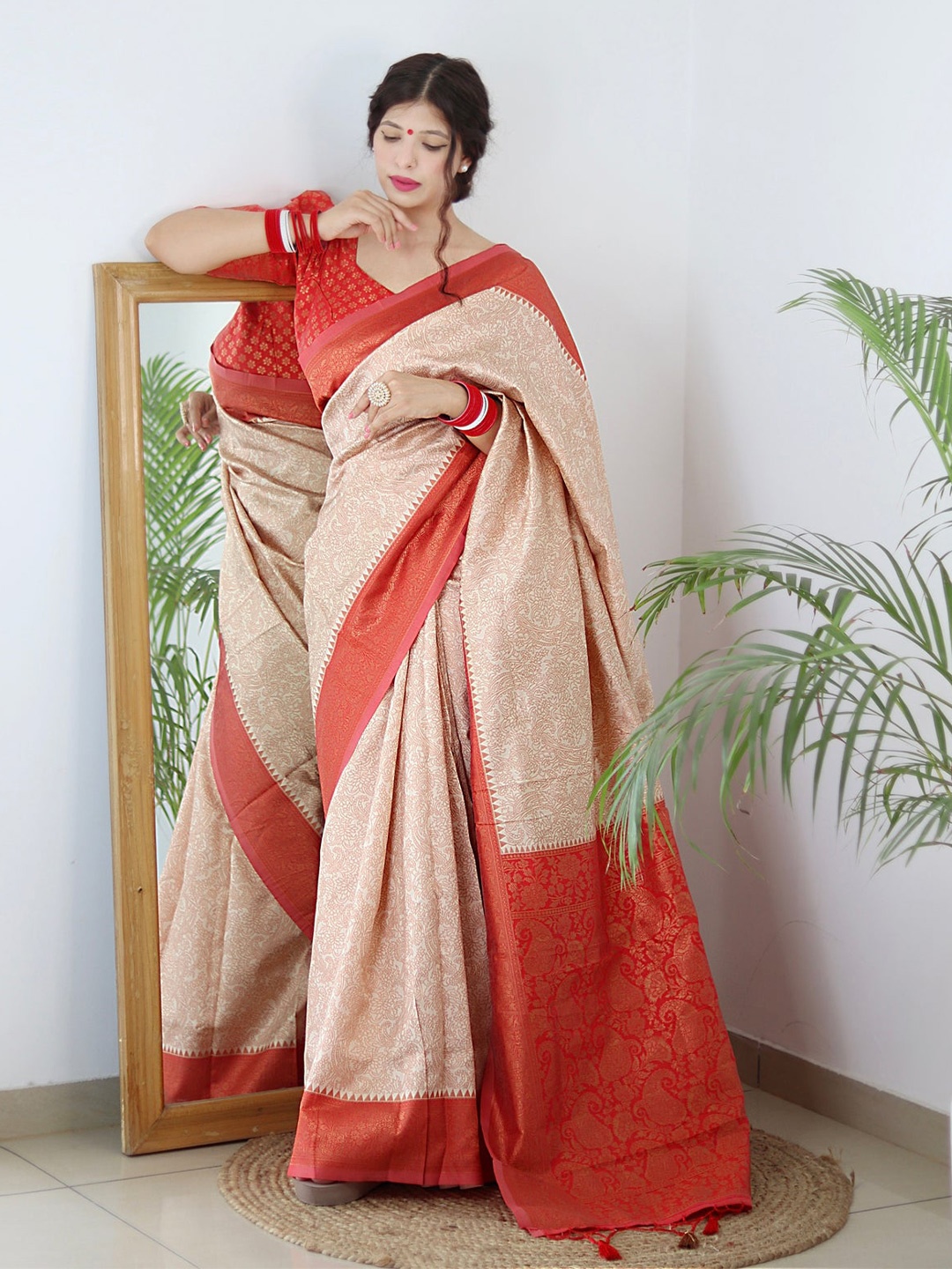 

Glorisa Ethnic Motifs Woven Design Zari Pure Silk Kanjeevaram Saree, Cream