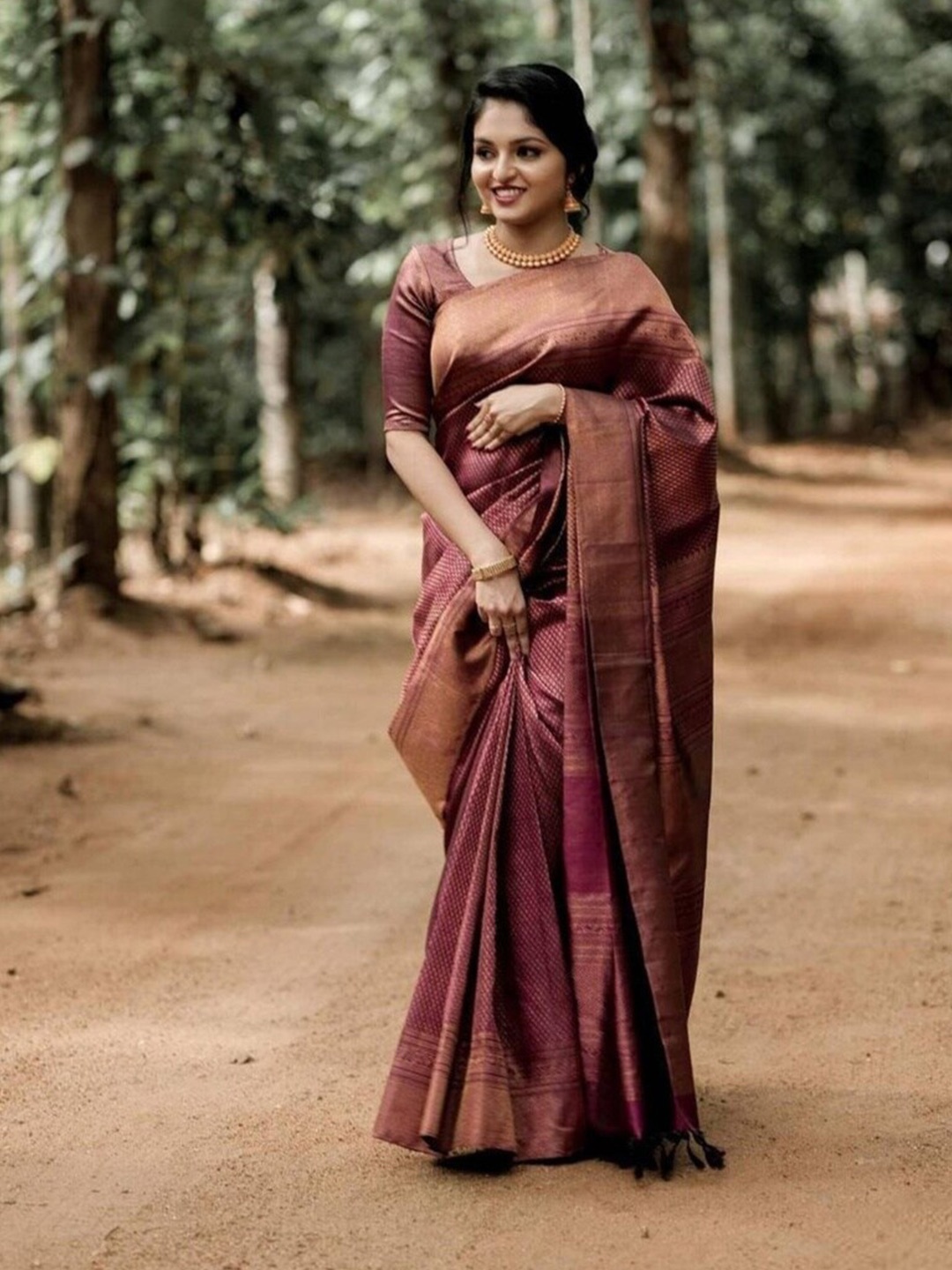 

Glorisa Woven Design Zari Pure Silk Paithani Saree, Maroon