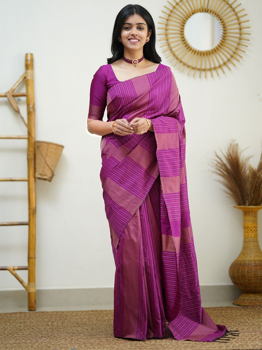 

Glorisa Woven Design Zari Pure Silk Paithani Saree, Maroon
