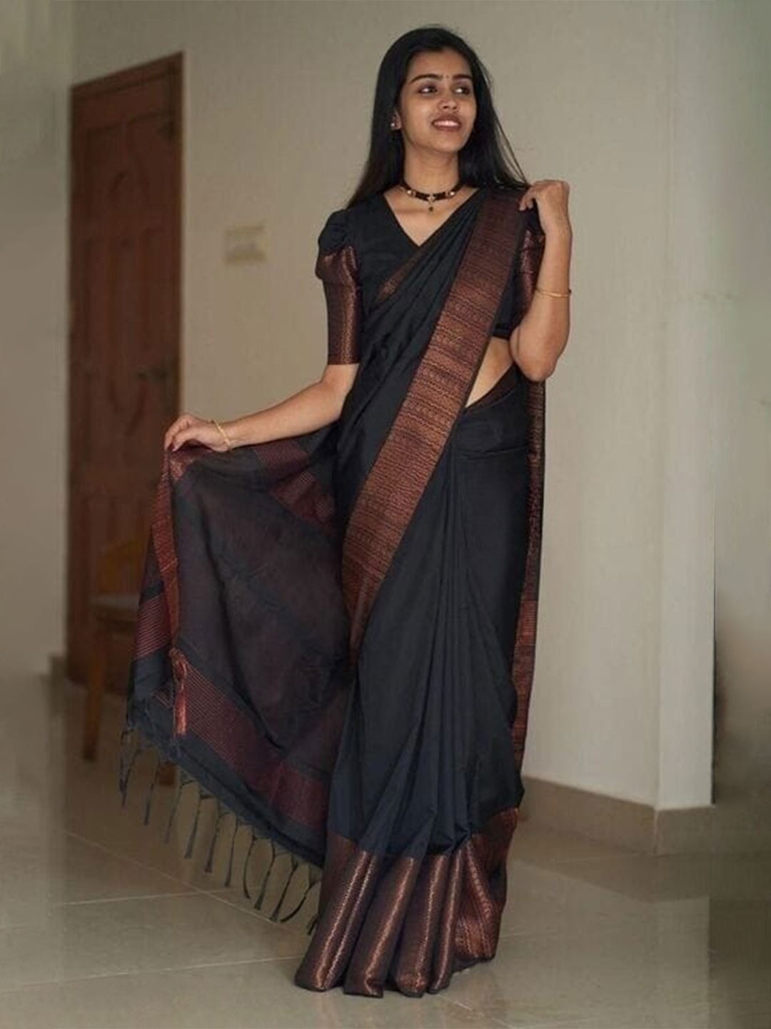 

Glorisa Ethnic Motifs Zari Pure Silk Kanjeevaram Saree, Black