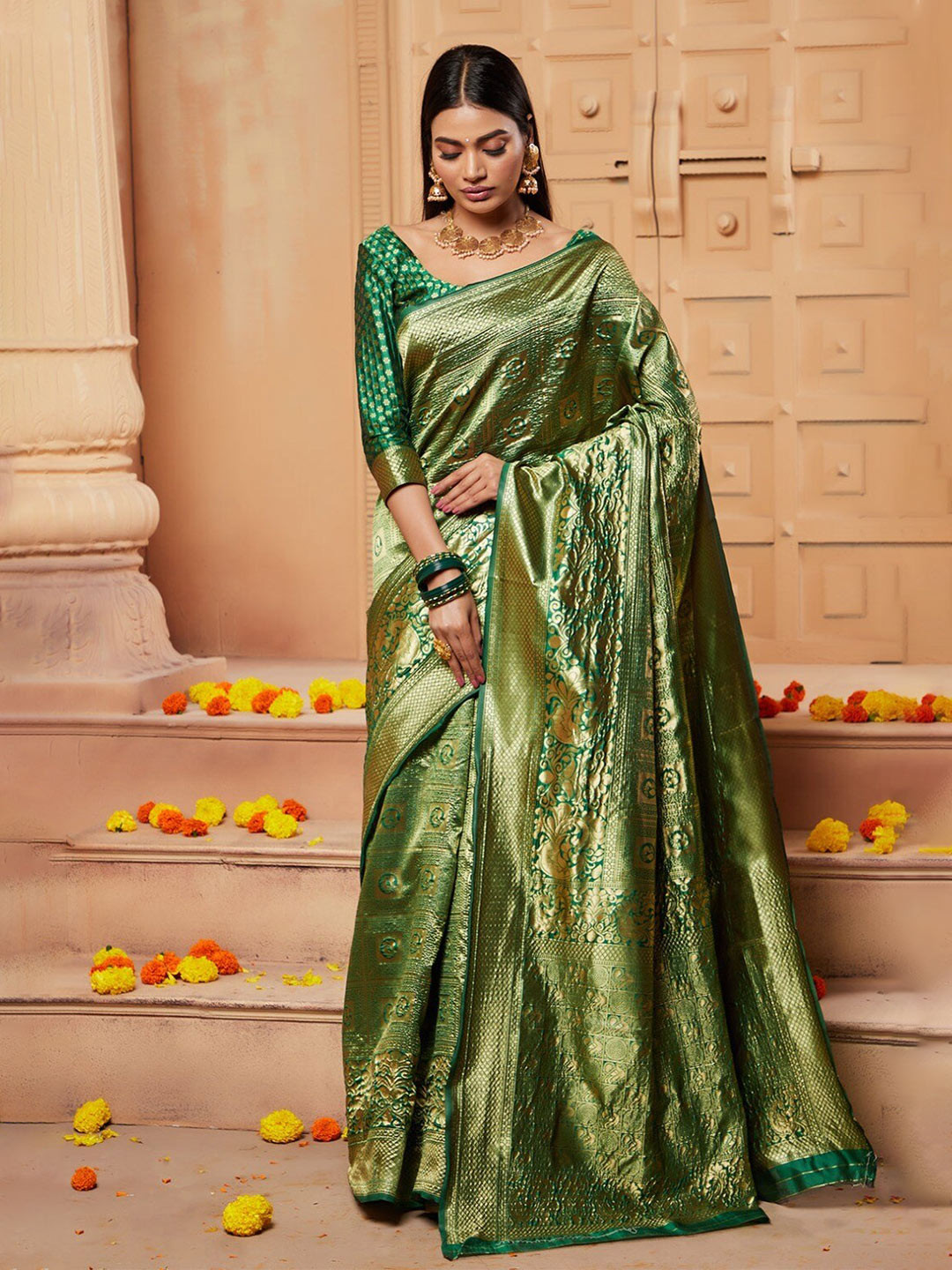 

Glorisa Ethnic Motifs Woven Design Zari Pure Silk Kanjeevaram Saree, Green