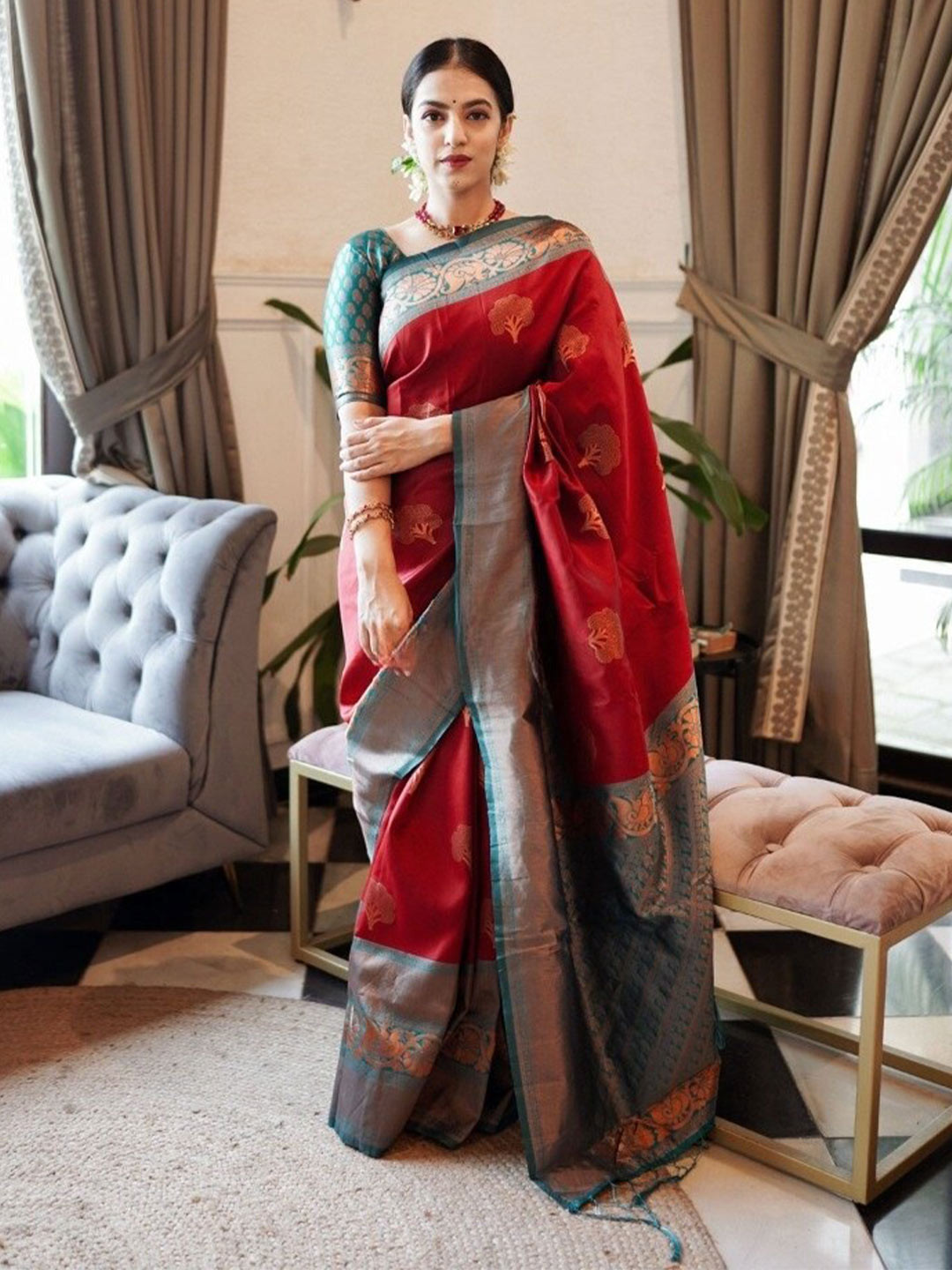 

Glorisa Floral Zari Pure Silk Kanjeevaram Saree, Red