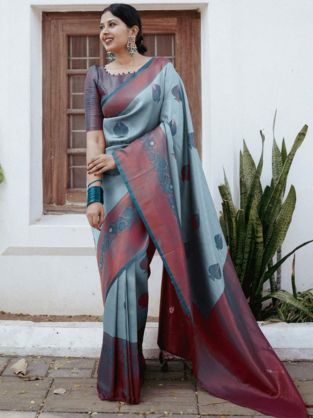 

Glorisa Ethnic Motifs Zari Pure Silk Tussar Saree, Blue