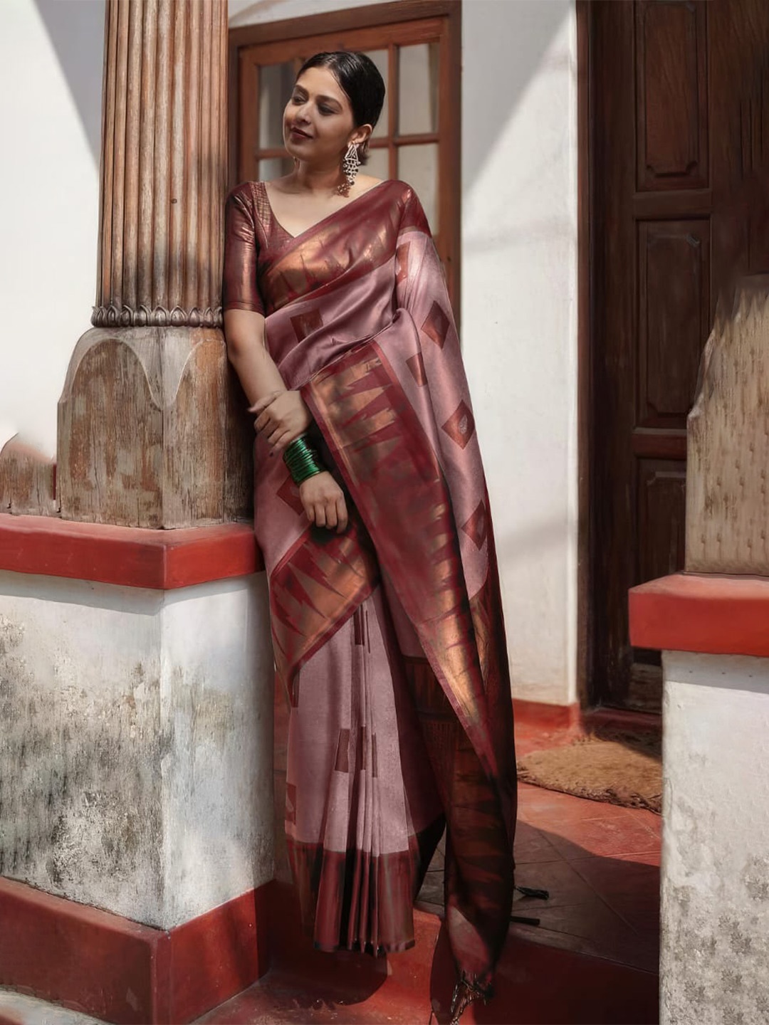 

Glorisa Zari Pure Silk Woven Design Paithani Saree with Tassels, Pink