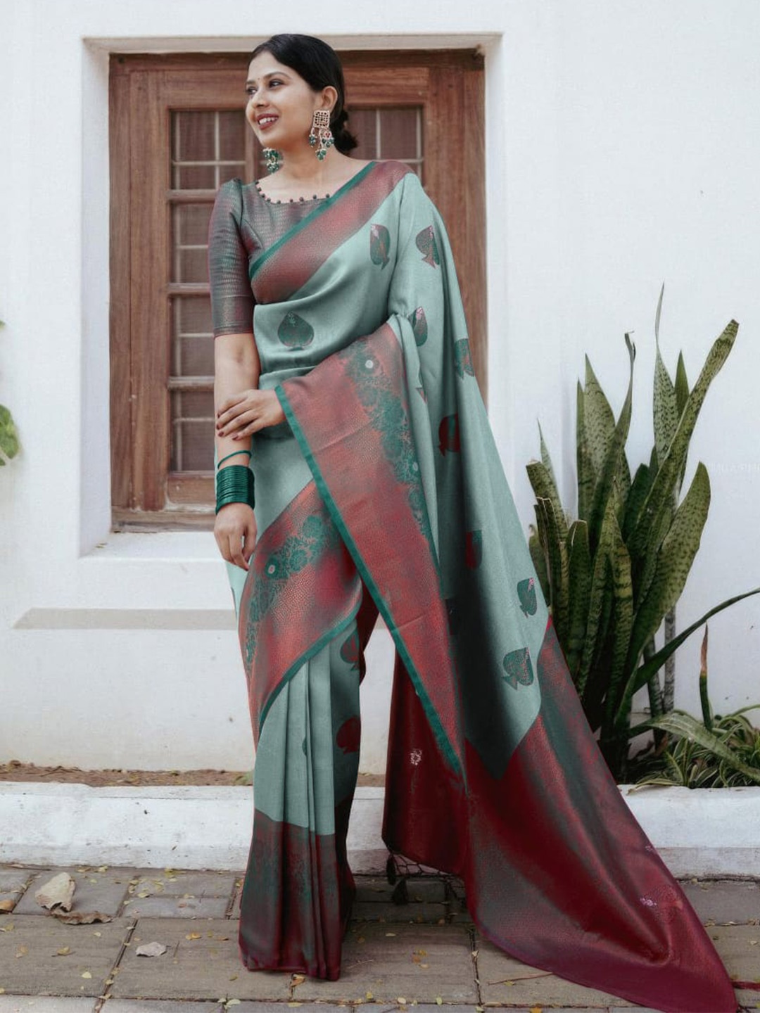 

Glorisa Ethnic Motifs Zari Pure Silk Paithani Saree, Green